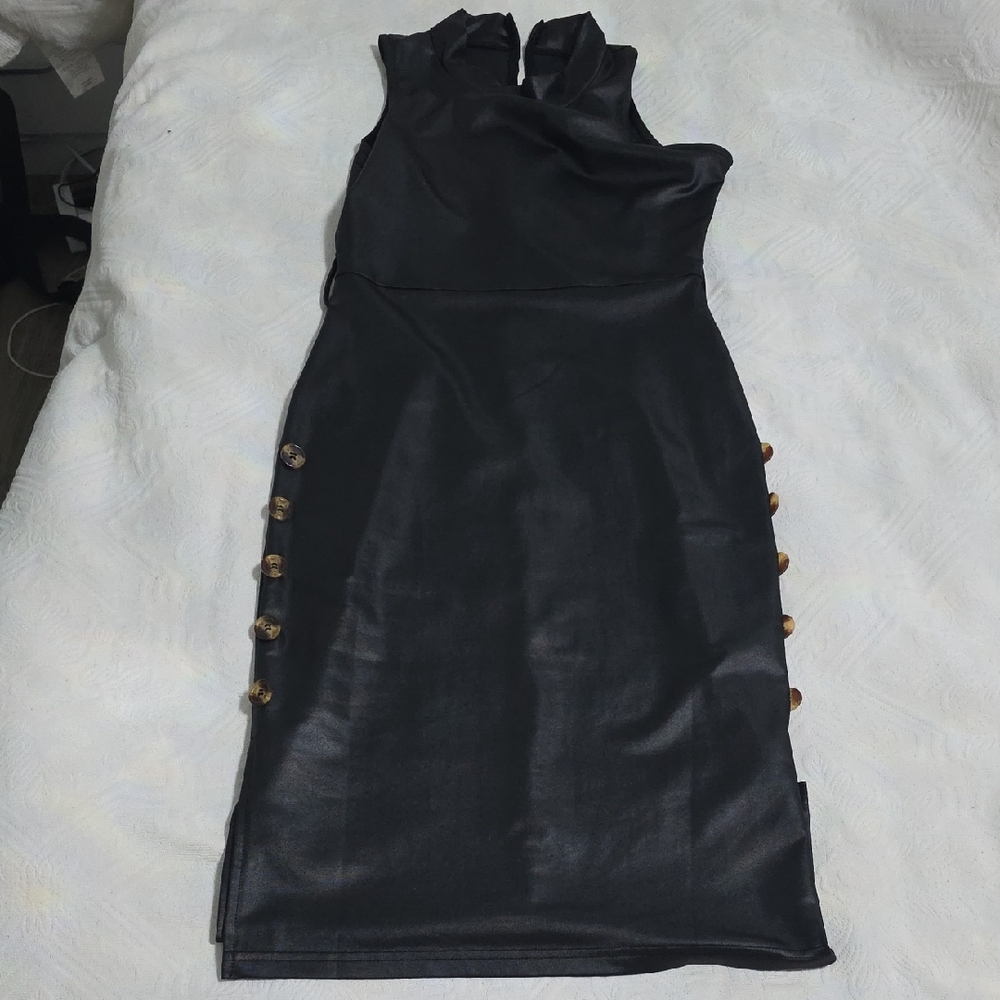 Elegant Black Sleeveless Dress with Button Accents